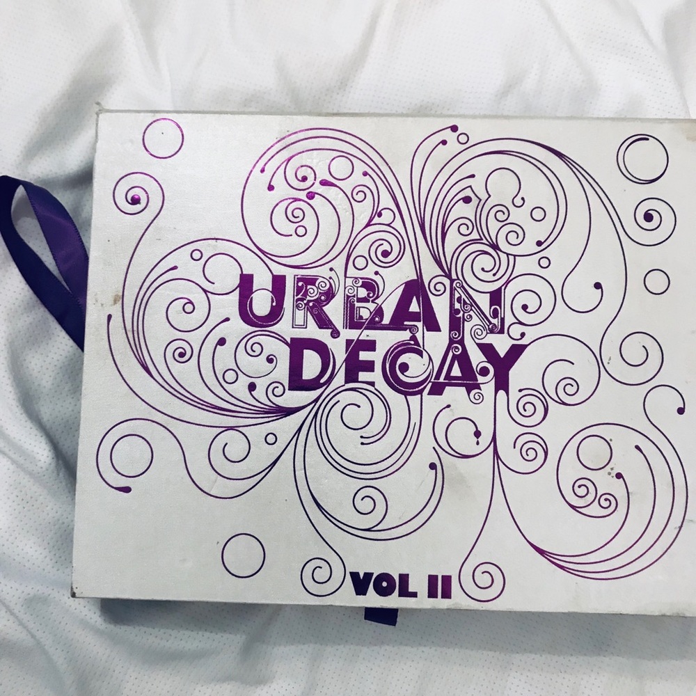 Urban Decay Vol II EYESHADOW PALETTE